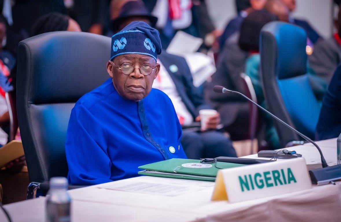 EkunAkure's tweet photo. You crave for so bad. You have to be what you want to see in your society.  It all begins at home. It all begins in your own mind!  God bless you and God bless the federal republic of Nigeria.  Remember, Green White Green is the Color.  🇳🇬. 🐅🐅 https://t.co/voKgwWby19