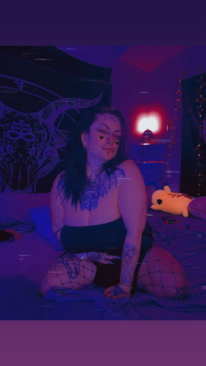 whimsyeuphoric's tweet photo. 🖤 🦄 🍄 #buyingcontent #sellingcontent #buyer #nsfwtwtًً #porn #emo #tattoo #findom #selling https://t.co/b60RS0xgJc