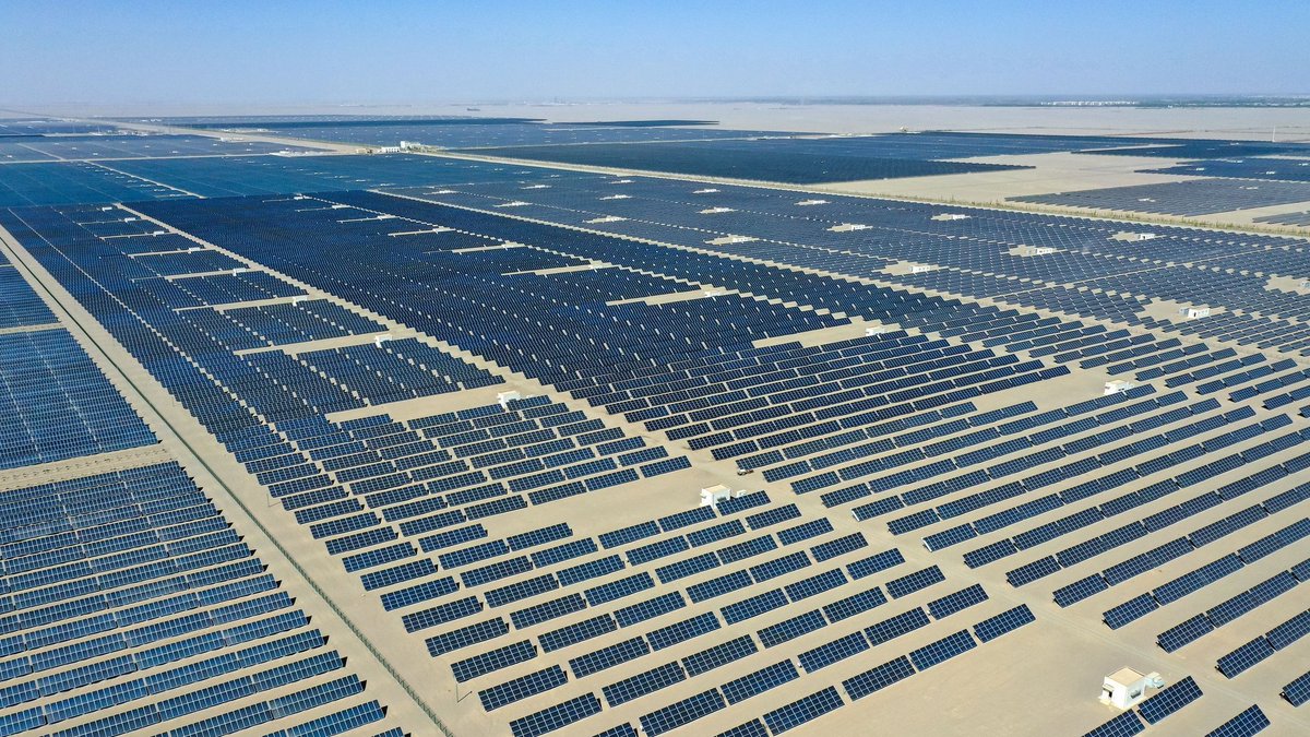 PlanetCount's tweet photo. 🇨🇳 China is the world's largest producer and consumer of solar power, with over 1.2 terawatts (1,270 GW) of installed solar capacity, accounting for over 50% of global solar energy capacity

Source: Energy https://t.co/ETrmrm9q9Y