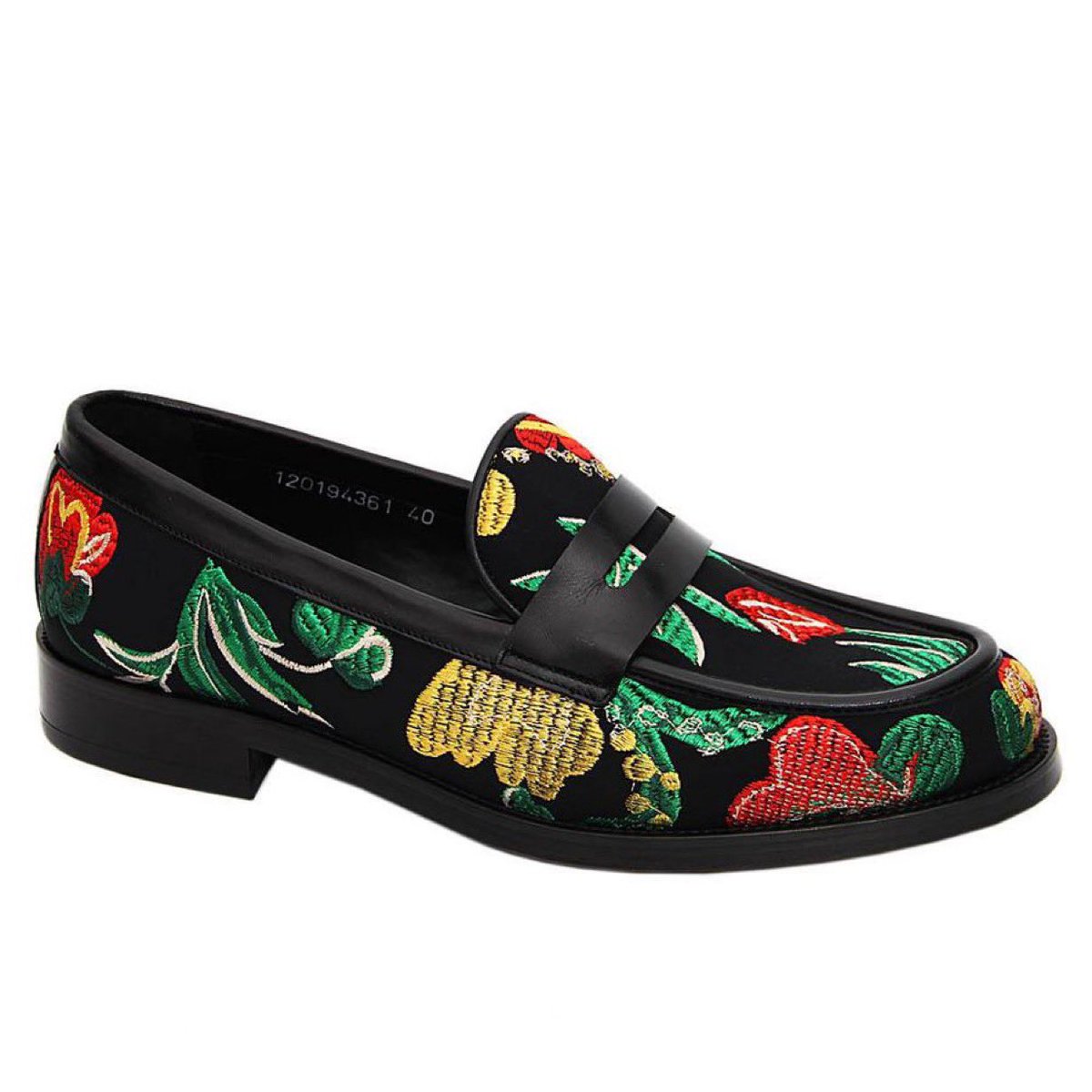 maybehabib's tweet photo. there’s just something about embroidered shoes. 

would you rock this? https://t.co/zJJtowGrNS