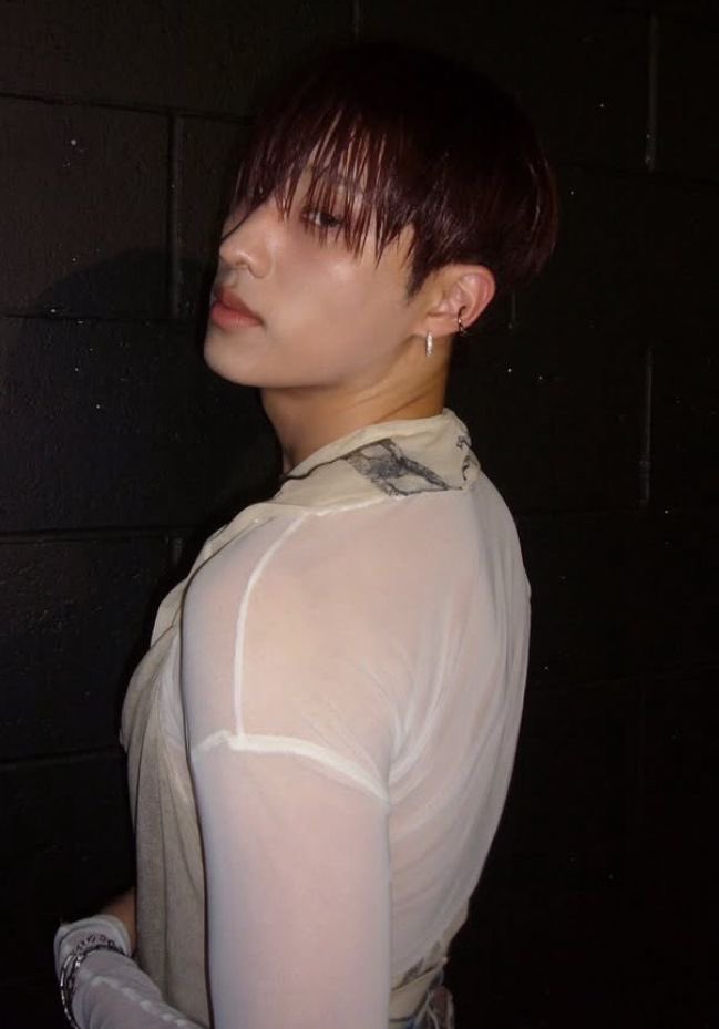 littlegfkyo's tweet photo. "they’re talking 
behind your back"             how's the view? https://t.co/SGoFG0Xohr