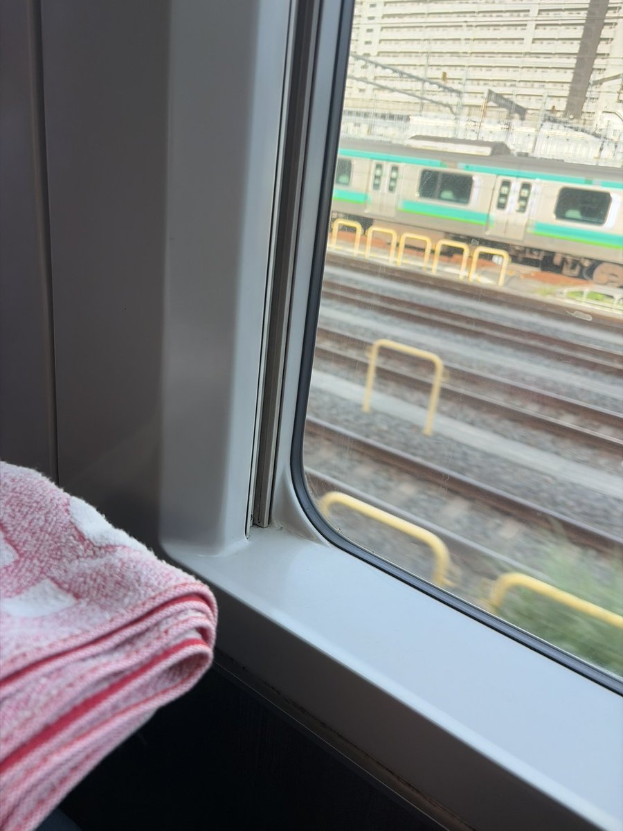 uranami2021's tweet photo. 今日は発表を行ったため、時短早上がりからのグリーン車課金による優雅な退勤をさせていただく https://t.co/Aho57brxtB