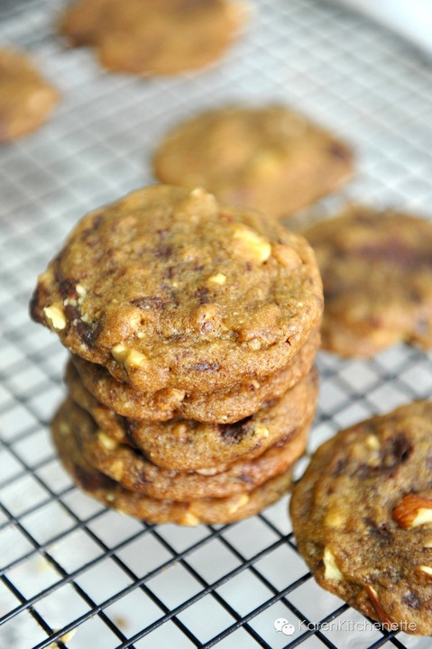 Matthardyattack's tweet photo. Just had the coziest Sunday baking session! Freshly baked chocolate chip cookies straight out of the oven—warm, gooey, and smelling like heaven. Perfect way to end the weekend  #BakingFun #HomemadeTreats https://t.co/lM0DxspCqp