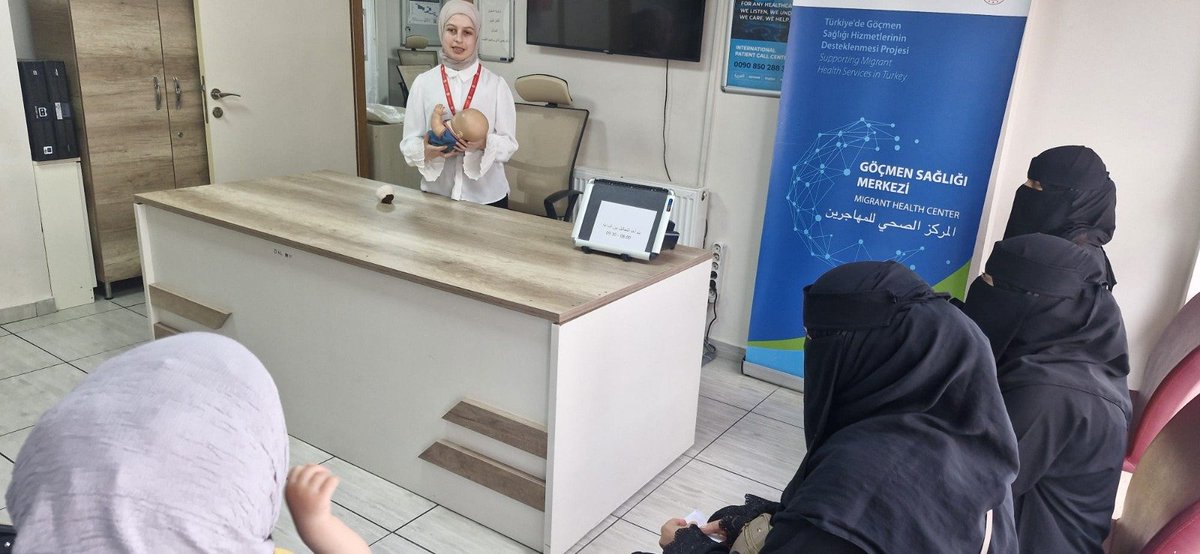 MerkezefendISM's tweet photo. İlçe Sağlık Müdürlüğümüzce 01-07.08.2026 tarihleri arasında kutlanan #DünyaEmzirmeHaftası kapsamında; Merkezefendi Bakırlı Göçmen Sağlığı Merkezine başvuran gebelere anne sütünün önemi, emzirme pozisyonları, emzirmenin sürdürülmesi hakkında eğitimi verildi. https://t.co/jwxetESr45