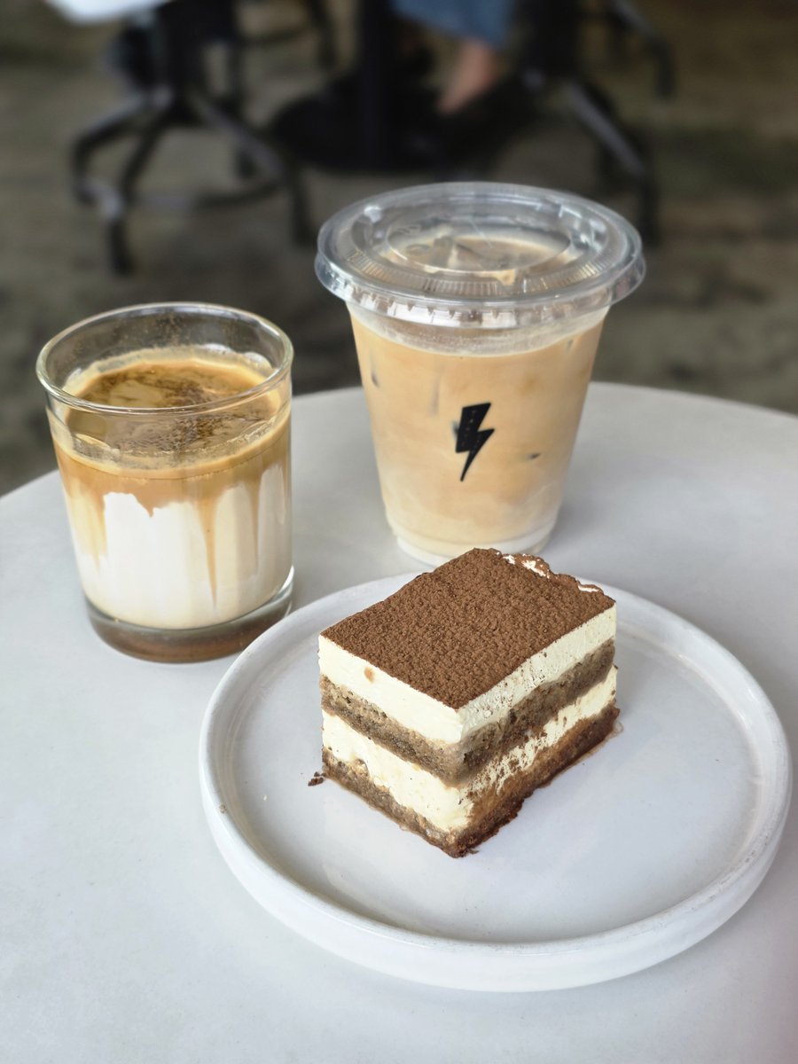 geegissss's tweet photo. คาเฟ่เชียงใหม่ที่เราแนะนำ
- Taste Cafe กาแฟเริ่ดๆ
- Fimue (ฝีมือ) - Tiramisu อร่อยมัก
- Wynn &amp; Time - Matcha เริ่ดๆ
- Blue Coffee - คาเฟ่สาขาใหม่แนะนำมาถ่ายรูปได้เลย

#รีวิวเชียงใหม่ #กินตามชูก้า https://t.co/lIMgSYUQep