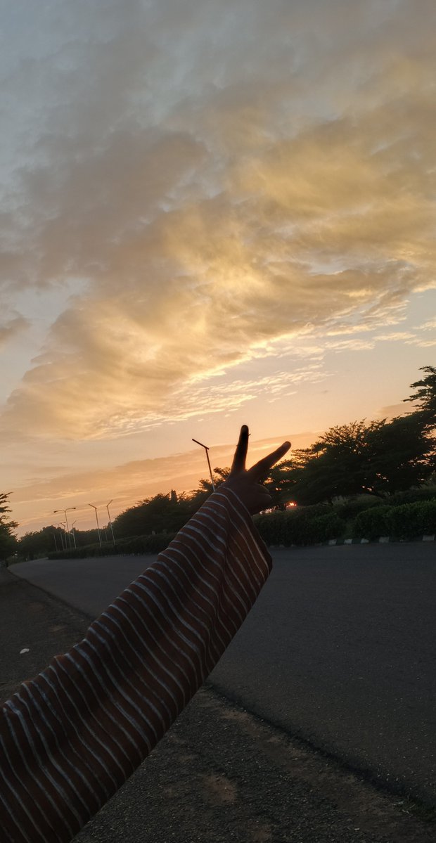 Jfe_world's tweet photo. Sometimes all you need is a sunset and the reminder that peace is always just a step away.

#NatureEscape https://t.co/T2Mr8WOHuS