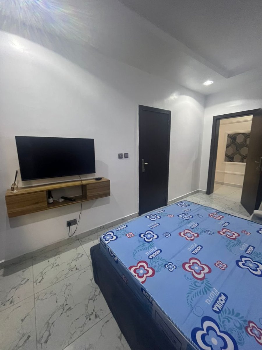 husseinakanni's tweet photo. @TheAjibolaGrey @djyobams @1meajay @the_beardedsina @ShoeGuyOtis @Nightwalker0008 @UncleDara_ @Alpha_Yom @LouieDi13 @theayoadams Features

Fully Furnished + Move-in Ready

All rooms ensuite

Wide-length Spanish tiles

Spacious living room + bedrooms with inbuilt wardrobes

Modern POP ceiling + chandelier lighting

24hrs Security + 24hrs Light https://t.co/9Jg909vFki