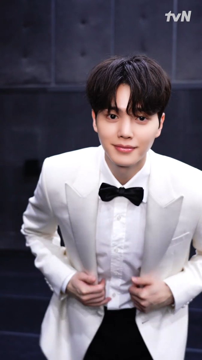 songkang_n_s's tweet photo. IS THIS HIS PRESS CON FIT???😍😍😍😍 https://t.co/lTGfqbqNdY
