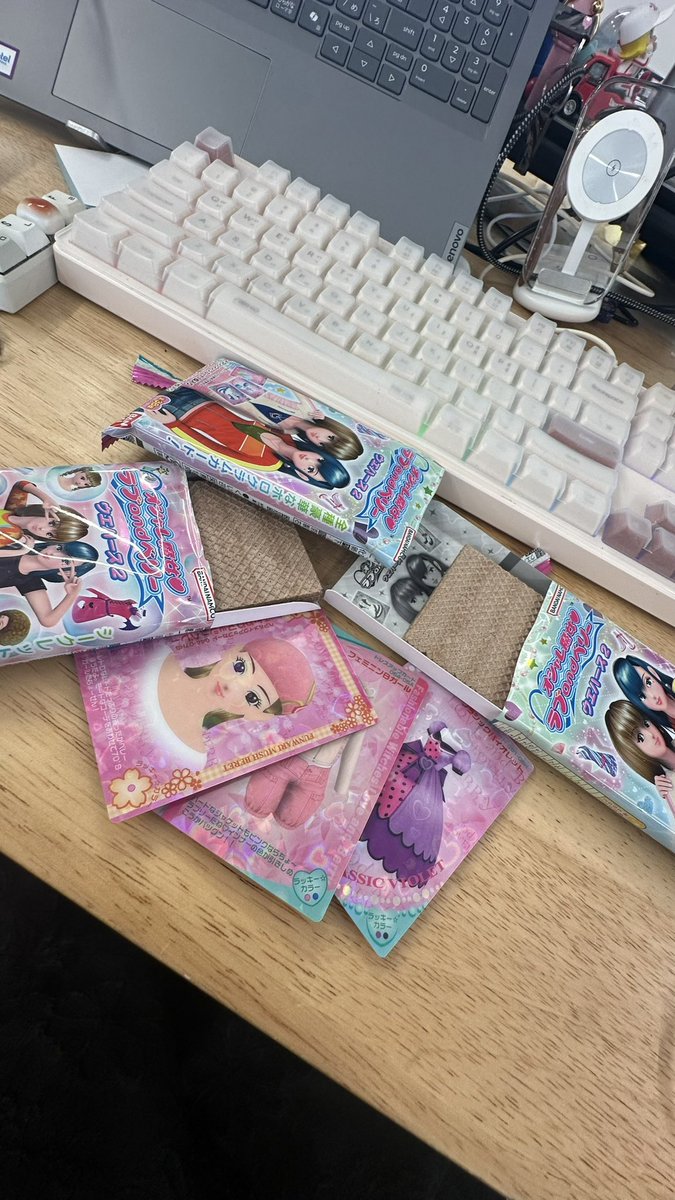heeeee_jin7's tweet photo. しょうもないコンビニ課金がやめられないｳｫﾝﾅ https://t.co/sdirAcI72R