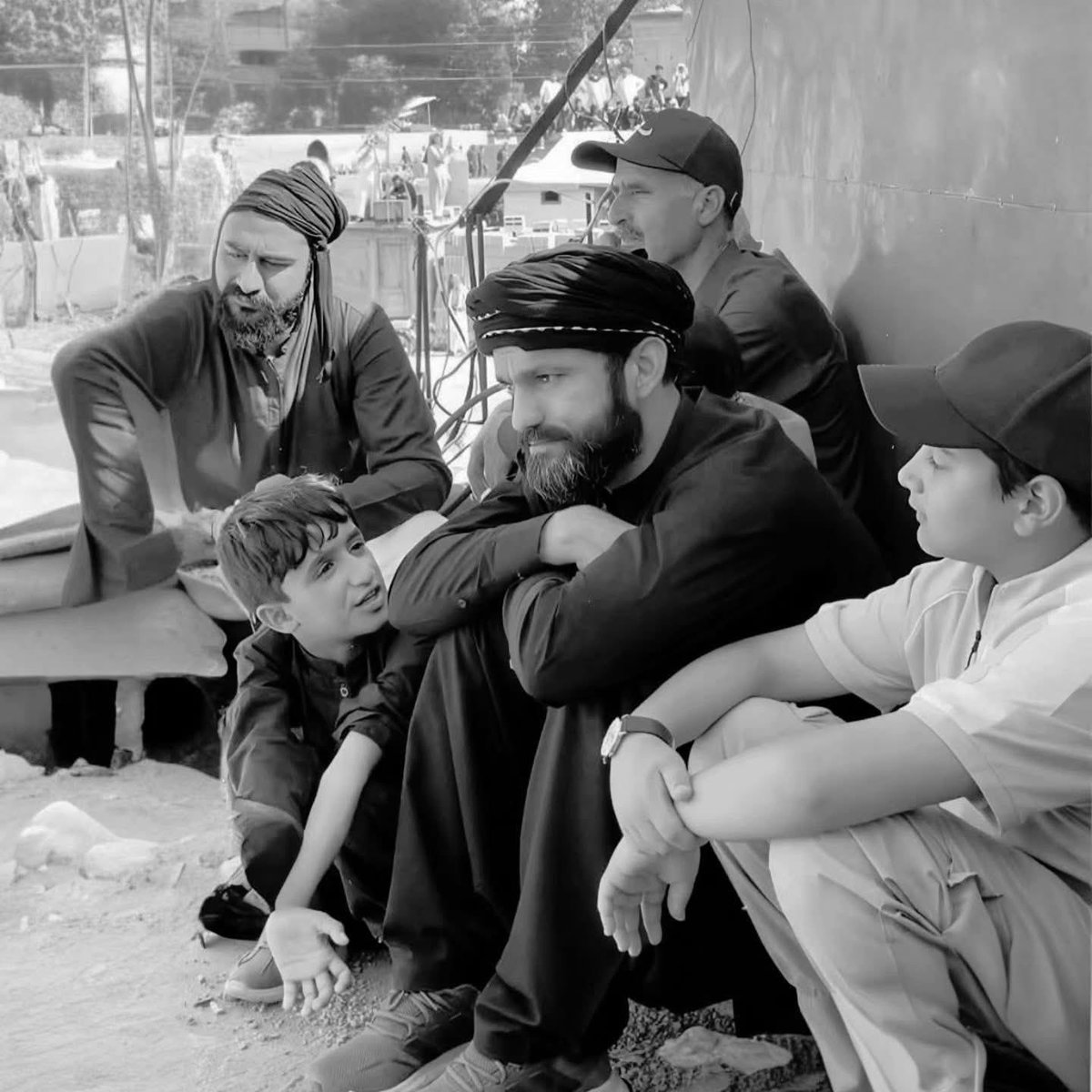 hamadnasir0's tweet photo. ایک سچا انقلابی ہمیشہ محبت کے عظیم ترین جذبے کی رہنمائی میں گامزن ہوتا ہے 
The true revolutionary is guided by a great feeling of love✌🏻🚩😌
#RightsMovementAJK https://t.co/SImjWtiU3W