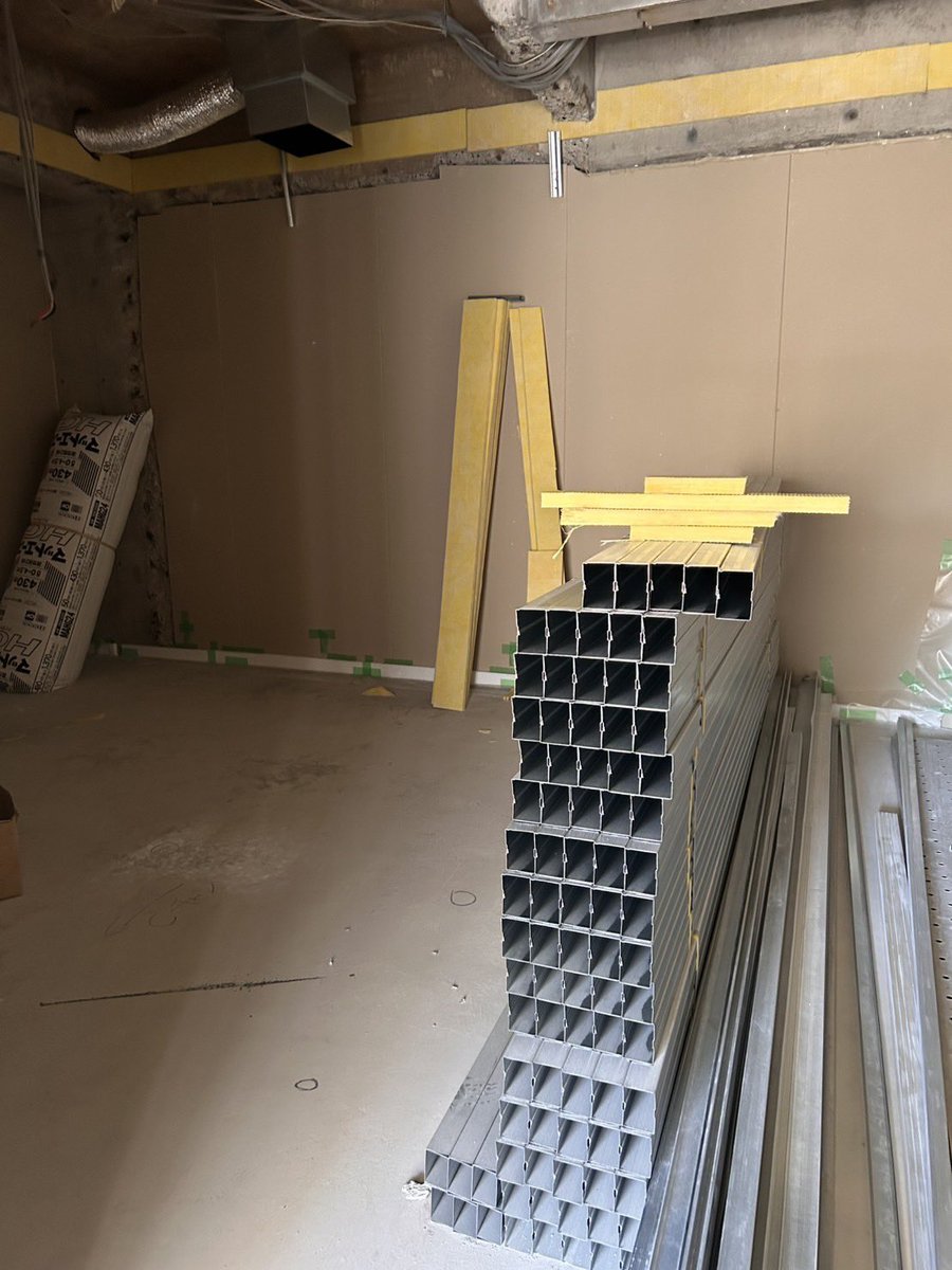 RinkyDinkCoLtd's tweet photo. 🚧🚧🚧🚧🚧🚧🚧🚧 

リンキィディンクスタジオ 
国分寺店 ただいま工事中①

🚧🚧🚧🚧🚧🚧🚧🚧

秋のオープンに向けて、ただいま工事中！
資材がどんどん搬入されています🔨
少しずつ形になっていく様子をお届けします！ https://t.co/CFdxoX6WIC