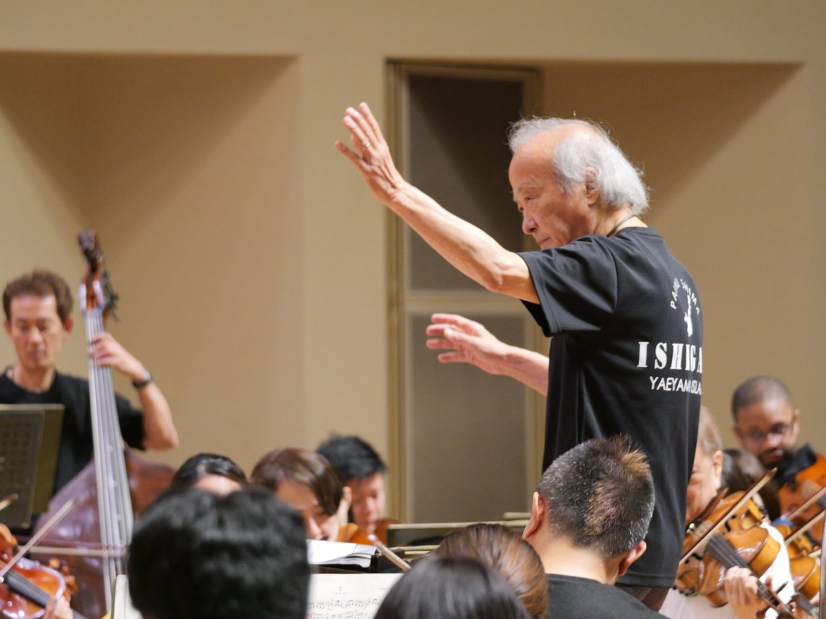 TMSOnews's tweet photo. 次回8/8定期Aでは、50年以上にも渡り都響と厚い信頼関係を築き、近年も度々の共演で圧倒的な演奏が記憶に新しい Mo. #尾高忠明 をお迎えします。
 
プログラムはMo.尾高に献呈され、自身が初演を指揮した三善晃《ノエシス》、その3か月後に初演を指揮した松村禎三《ピアノ協奏曲第2番》、そして長年にわたり深い共感をもって取り組み続けているエルガーの作品《エニグマ変奏曲》と、尾高さんとゆかりの深い三作品をお届けします。
 
三善晃との思い出や作品への想い、英国音楽についてなど、さまざまな話題を交えながら、和やかでありながらも密度の濃いリハーサルを行いました。
 
近現代作品の演奏でも高い評価を集めるピアニストの #北村朋幹 さん、そして英国音楽のスペシャリスト尾高さんと都響による共演にどうぞご期待ください。
 
♪
第1049回定期演奏会Aシリーズ
8/8(土) 14:00 東京芸術劇場
https://t.co/mXSaT36ik7
 
指揮／尾高忠明
ピアノ／北村朋幹
 
三善 晃：オーケストラのための《ノエシス》
松村禎三：ピアノ協奏曲第2番
エルガー：エニグマ変奏曲
 
エルガーの《エニグマ変奏曲》にちなみ、謎解きWebサイトを公開しています。
謎を３つ解いて、特別Verのチラシ画像をダウンロードしてください。
Webサイトはこちら
https://t.co/yeLrkBSqHC