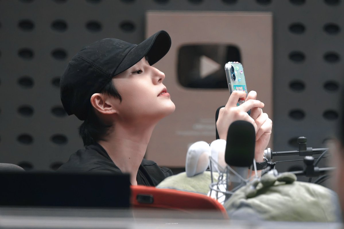 fromyzerok's tweet photo. 260804 키스 더 라디오

#영케이 #YoungK #데이식스 #DAY6 https://t.co/AwnwJ4xMOj