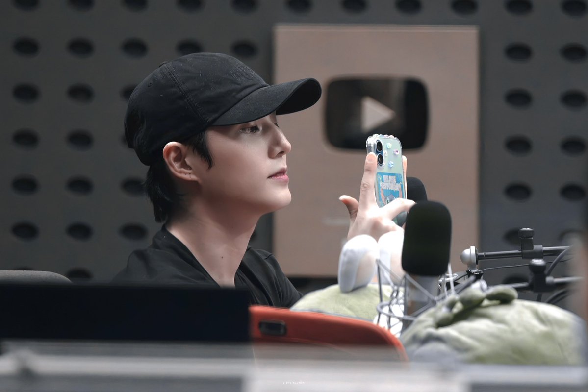 fromyzerok's tweet photo. 260804 키스 더 라디오

#영케이 #YoungK #데이식스 #DAY6 https://t.co/AwnwJ4xMOj