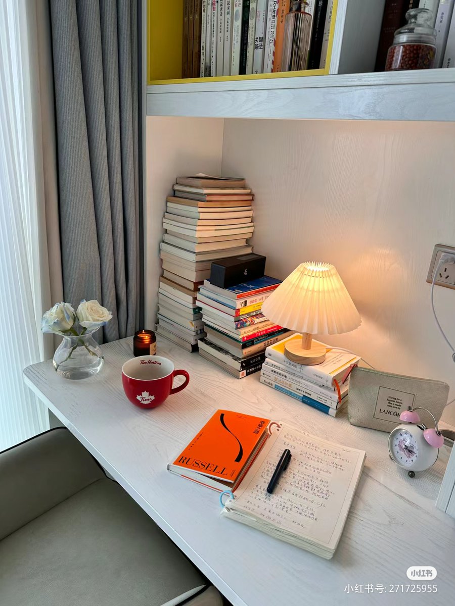 griggs_georgia's tweet photo. Tiny desk, big vibe: swapped messy cables for a potted succulent + a minimalist notebook. My focus level’s already off the charts. https://t.co/aQT8cA00Um