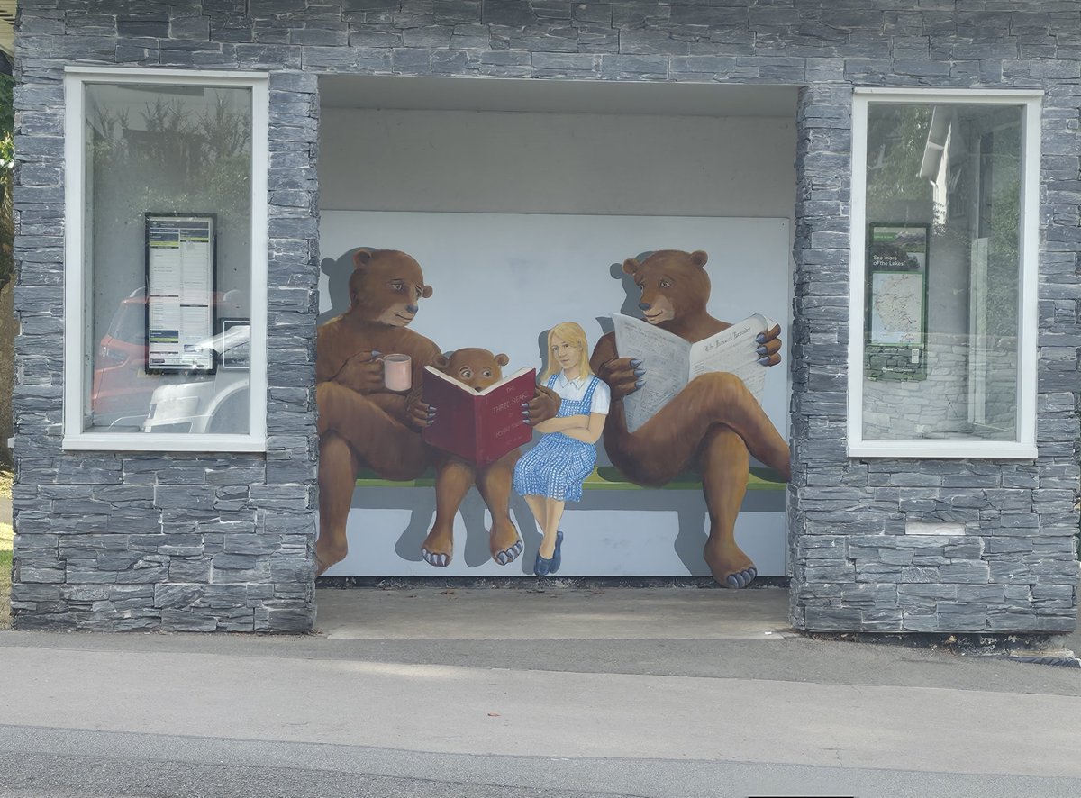 Christo70300025's tweet photo. For #WallArtWednesday inside a beautifully built bus syop in #Keswick in the #LakeDistrict ☺️💚🌳🌲🌱🥾🚶‍♂️⛰️📸🌞 https://t.co/ro6R5a9f4H