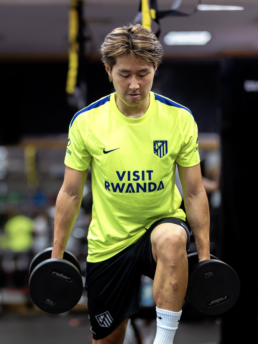 atletienglish's tweet photo. Working hard on and off the pitch 👊 https://t.co/IiIuXpfSVy