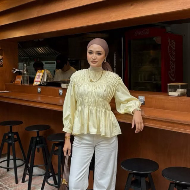 ShkJournall's tweet photo. @Zullalalaa Nih ka aku kasih beberapa rekomendasi blouse lucu lucu 
1. Link : https://t.co/IOBKIglGV4 

2. https://t.co/DzHnGfVsLR

3. https://t.co/kXSfJKeyWd https://t.co/w3oxBr3BQk