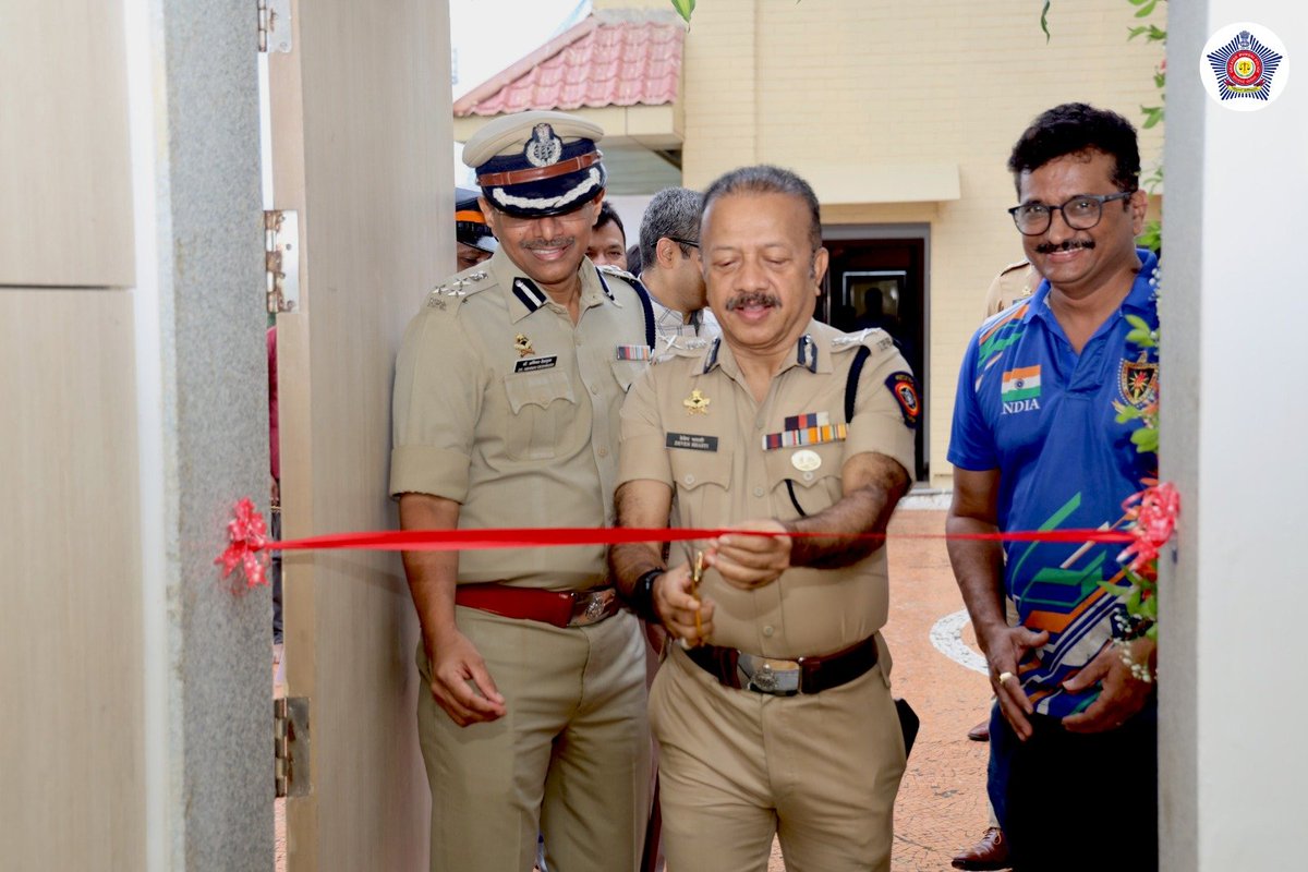 CPMumbaiPolice's tweet photo. 🔸 Shot a perfect 10 at the inauguration ceremony of “10-Meter Air Rifle/Pistol Shooting Range” at the Mumbai Police Gymkhana. All Joint Commissioners of Police, Brihanmumbai, and other senior police officers attended the event. 

This modern shooting range will provide high-quality marksmanship practice facilities for aspiring police athletes, the children of police personnel who are athletes, and members of the Gymkhana and their children. It will play a significant role in boosting their sporting skills and grooming capable athletes for national and international competitions. This shooting range is set to become a key attraction among the sports facilities at the Mumbai Police Gymkhana.

🔸 मुंबई पोलीस जिमखान्यातील "१० मीटर एअर रायफल/पिस्तूल शूटिंग रेंज"चे उद्घाटन करताना परफेक्ट '१०'चा अचूक निशाणा साधला. या उद्घाटन समारंभाला बृहन्मुंबईचे सर्व पोलीस सह आयुक्त तसेच इतर वरिष्ठ पोलीस अधिकारी उपस्थित होते.

ही अत्याधुनिक शूटिंग रेंज पोलीस दलातील उदयोन्मुख नेमबाज खेळाडू, पोलीस कर्मचाऱ्यांच्या खेळाडू मुला-मुलींना तसेच मुंबई पोलीस जिमखान्याचे सदस्य व त्यांच्या मुलांना दर्जेदार नेमबाजी सरावाची सुविधा उपलब्ध करून देणार आहे. या सुविधेमुळे त्यांच्या क्रीडा कौशल्याला अधिक चालना मिळेल आणि राष्ट्रीय तसेच आंतरराष्ट्रीय स्तरावर यश संपादन करणारे सक्षम नेमबाज घडविण्यास मोठी मदत होईल. मुंबई पोलीस जिमखान्यातील क्रीडा सुविधांमध्ये ही आधुनिक शूटिंग रेंज एक महत्त्वाचे आकर्षण ठरणार असून, क्रीडा संस्कृतीला बळकटी देण्याच्या दिशेने हा एक महत्त्वपूर्ण टप्पा आहे.

#MumbaiPolice4All #Training #ExcellenceInService