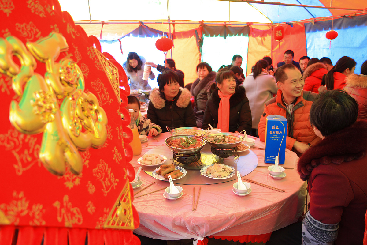 SofiCosta10's tweet photo. [Lunar New Year vibes in the air—red envelopes, dumplings, and big grins with family. Wishing you a year full of luck, joy, and sweet moments ahead! ] https://t.co/iO6vznrJGs