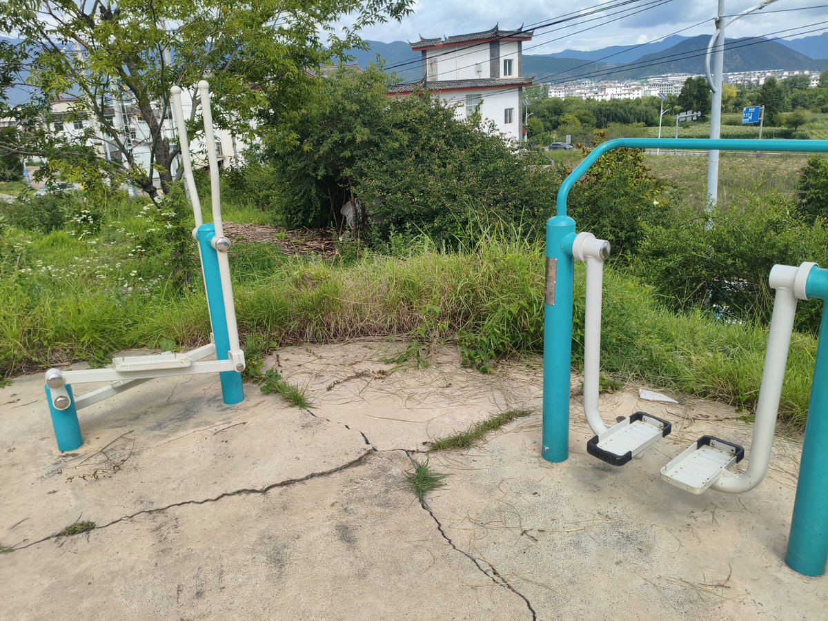 ekinet_de_5489's tweet photo. この手の遊具、adhd脳をくすぐられる https://t.co/FMLPs4BuDS