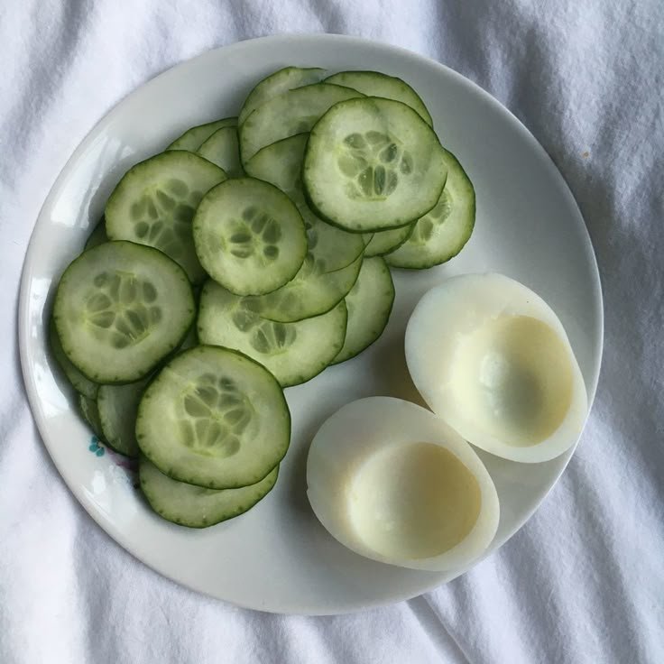 coke111brandy's tweet photo. let pinterest ruin your life. ed edition?

♡ themed diet
♥︎ low calorie snack
♡ zero sugar drink
♥︎ my sport

my pinterest is lowk dumb lmao https://t.co/5ymY6alOMP