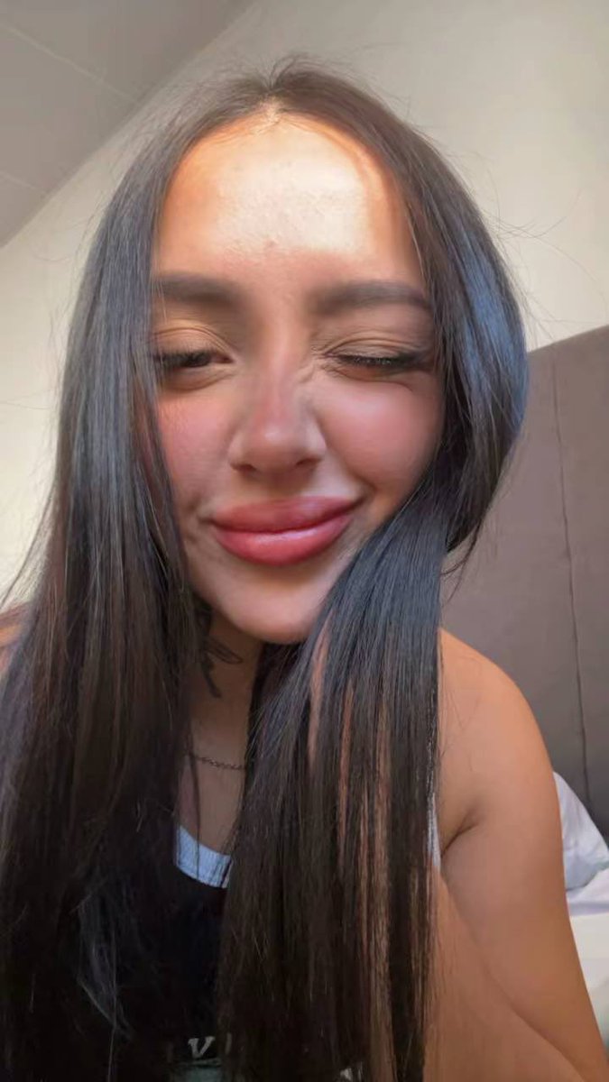 SabrinaDurflaf's tweet photo. emotionally unavailable... unless you're cute https://t.co/yqhe9aJgtP