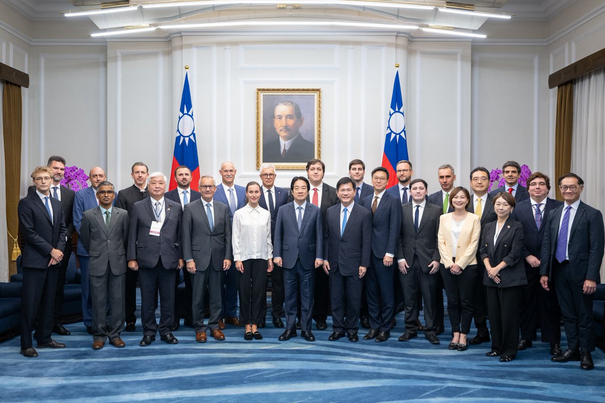 ChingteLai's tweet photo. Meeting with @MarinSanna &amp; our Ketagalan Forum guests, I reaffirmed #Taiwan’s resolve to boost self-defense. With our Han Kuang military drills underway, Taiwan is building societal &amp; economic resilience, working with global partners, and steadfastly upholding the status quo. https://t.co/IJZoYZDebb