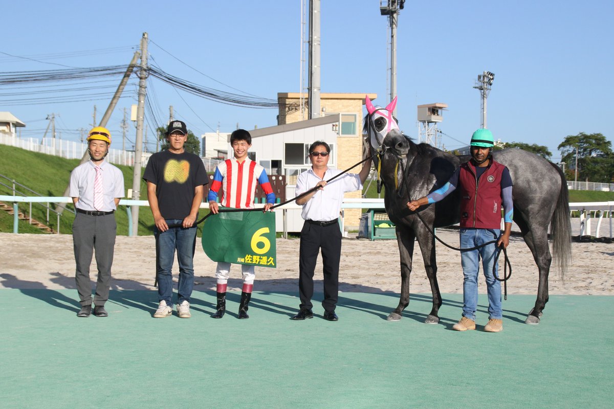 dokeiba's tweet photo. 【#2026YJS TR第1戦結果🏇】
6R(1,200m)は⑥クインズメレンゲ（牝4＝小野望厩舎）に騎乗した #佐野遥久 騎手[川崎]が逃げ切り！
「乗り替わりをモノにできてよかった。総合2位だった昨年のリベンジをしたい」
#石神深道 騎手[JRA]が2着、#遠藤汰月 騎手[JRA]が3着。
#ホッカイドウ競馬
#門別競馬場 https://t.co/x1K5WFGYh9
