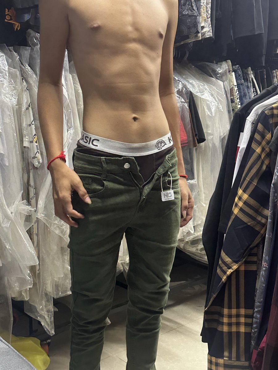 KimChhuey's tweet photo. គគីជើងស្លីម🥰 https://t.co/UCn6lJe15b