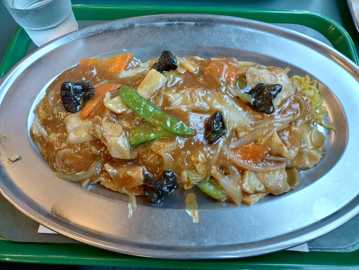 combatpython's tweet photo. 昨日訪問したラッキーピエロ人見店さん再訪。昨日、食べるつもりだったあんかけ焼きそばいただきました。こちらのお店は18時まであんかけ焼きそば、ラーメンの麺類の提供をしており、昨日は間に合わなかったのでお昼に食べて来ました。ラッピーらしく量は多めでしたが、美味しくいただけました。 https://t.co/bQWfCozOIF