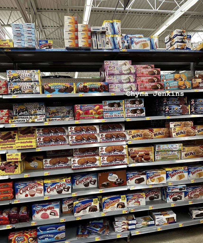 muheediva01's tweet photo. As you get older , everything in this picture gets disgusting 🤮 https://t.co/fhDIKp6mPI
