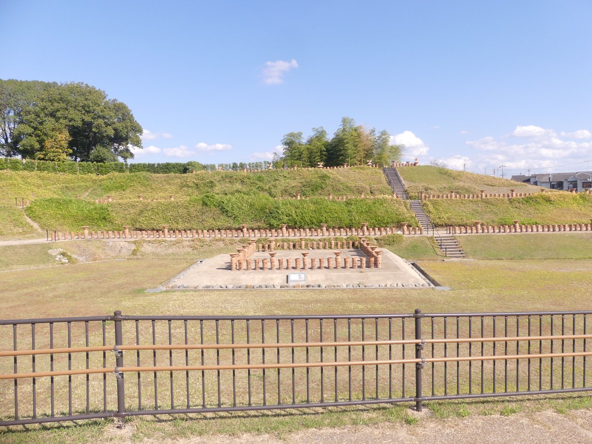 rv0923's tweet photo. 山崎の戦で明智光秀が本陣を置いたと有力視されている「恵解山古墳」
古墳時代中期に築造された乙訓地域で最大の前方後円墳で、現在は史跡公園として整備され約600本の埴輪が綺麗に並べられています。また近くには光秀軍が拠点とした勝龍寺城跡があります。 https://t.co/Rn6SQYfove