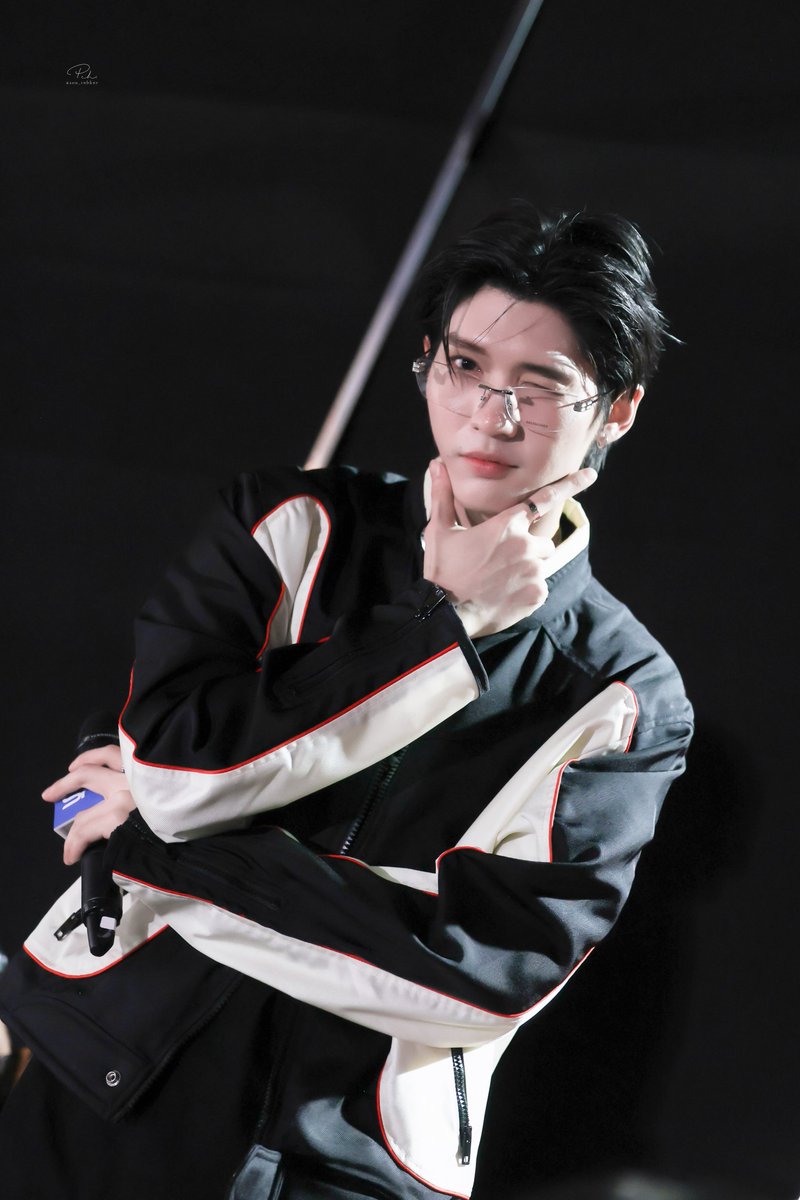 ployych_'s tweet photo. 040826 | SPIDERMAN WITH NN AC TL 

หล่อครับ เท่ครับ ใส่แว่นอีกนะครับ 🫶🏻🫶🏻

—
#SFxAouCeri
#aou_tnbknr #เหล่าเดซี่ของอู๋ https://t.co/zCoQhm18GY