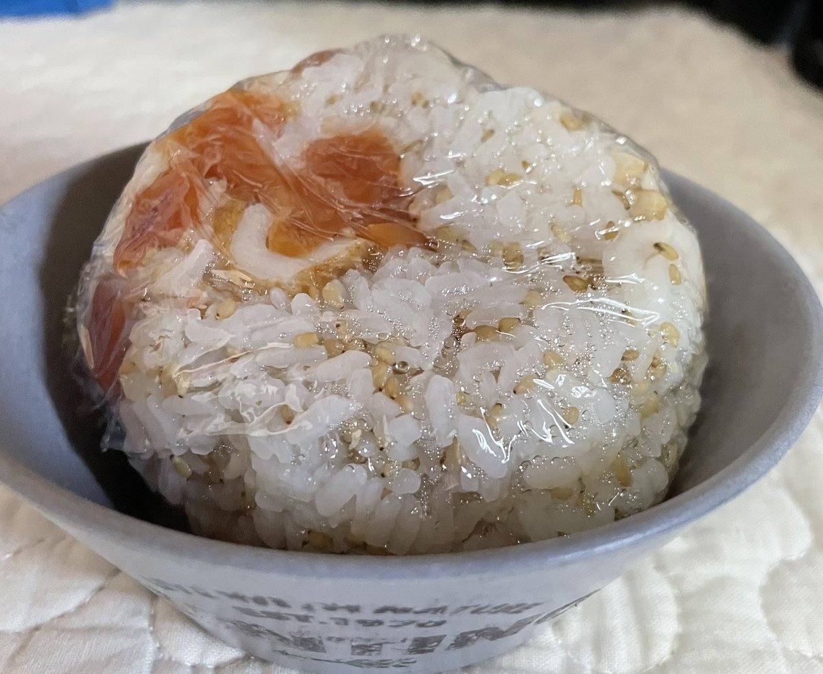 puchihiko's tweet photo. 2026/08/05 16:59
【1型・昼食メモ】
■食前：322→
■メニュー：
・ちくわ入りおにぎり 白米150g(5.5C)
・ちくわ＆具(0.5C)
■合計：6.0C
■投与：
・ルムジェブ：6.0U
※朝方QQ搬送から帰宅。頭痛まだ痛いよ😭リブレ322だから補正も確認して打つ。
#1型糖尿病 #カーボカウント https://t.co/YStVdV7uRX