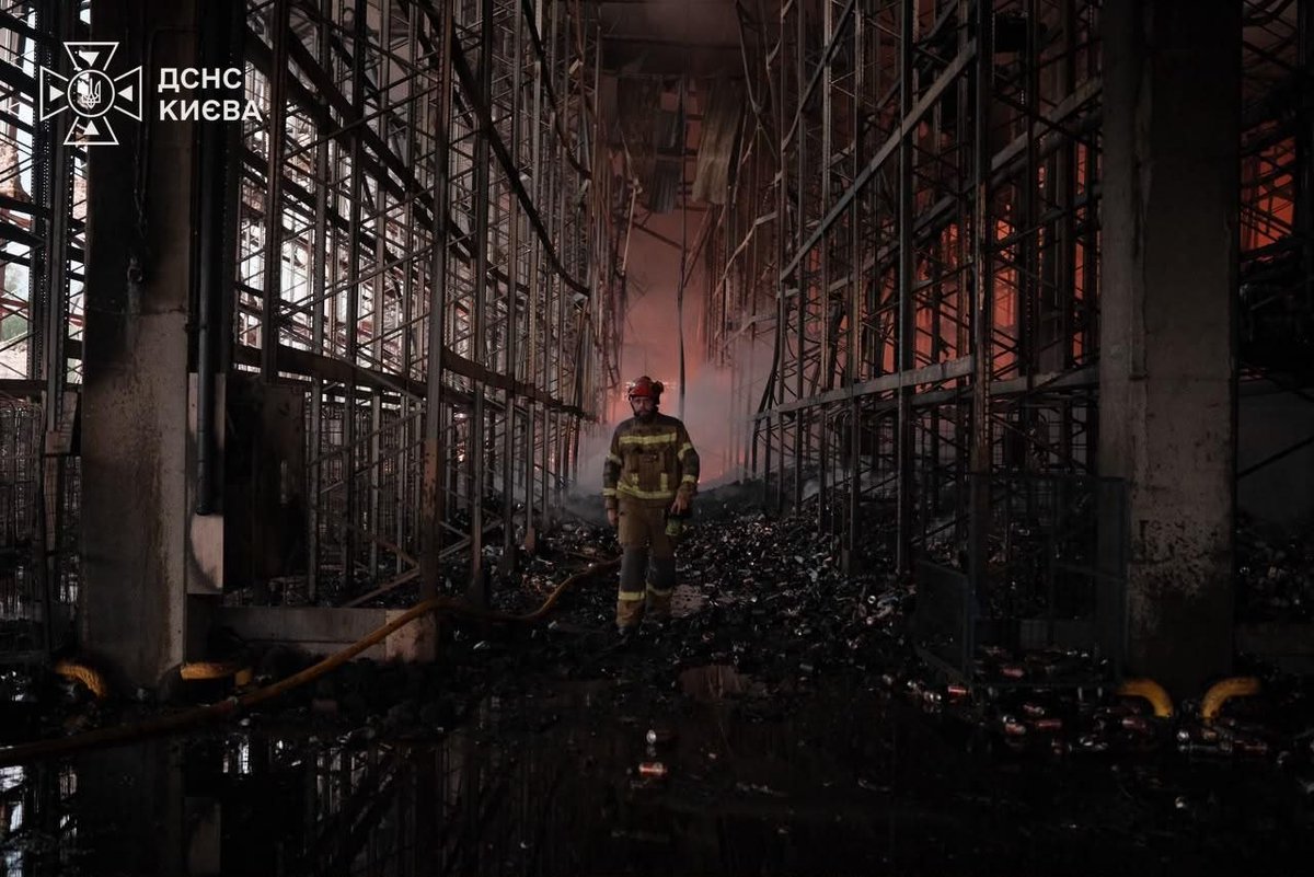 VVChentsov's tweet photo. 🇺🇦 urgently needs stronger air defence, more ballistic missile interceptors to protect lives. Another night of russian terror killed 17 people, injured 44, and destroyed civilian warehouses. Air defence saves lives https://t.co/RjdERbv5o4