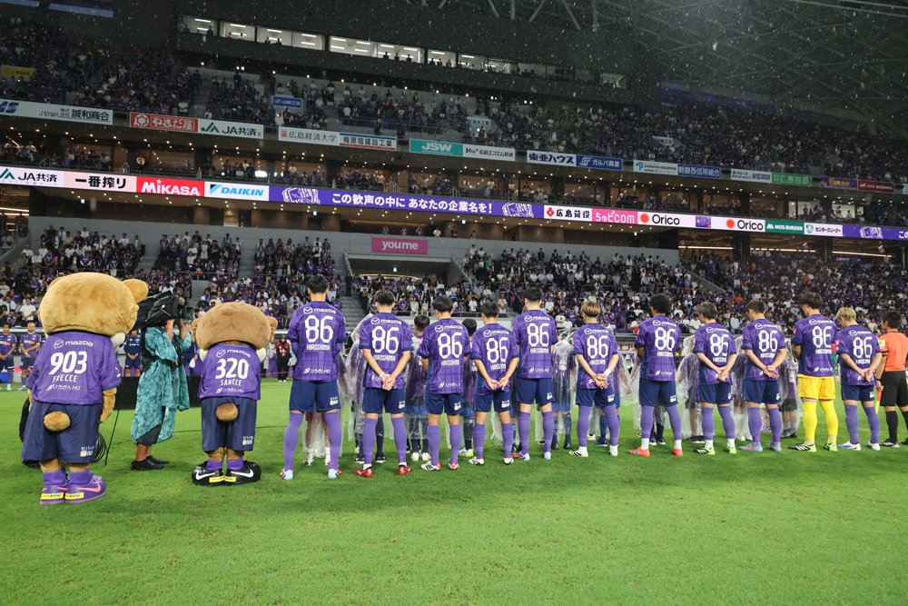 sanfrecce_SFC's tweet photo. 広島から世界へ、恒久平和の願いを

サンフレッチェ広島には、広島に根ざすプロサッカークラブとして世界の恒久平和を願い、実現に向けた発信を行う責任があります。
スポーツや文化を楽しむことができる日常は、平和であるからこそ成り立ちます。

8月22日（土）に開催される「PEACE MATCH 2026」や、世界へ発信する「PEACE WING PROJECT ONE」、そしてフェアプレー。
『One Ball One World.スポーツができる平和に感謝』

この言葉を胸に、サッカーを通じて様々な活動に引続き取り組み、平和への想いを未来に繋いでいきます。

株式会社サンフレッチェ広島
代表取締役社長　久保 雅義

🔗https://t.co/A1AvaFrKxV

#sanfrecce #peacewingprojectone #平和