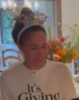 storiesbyjemay's tweet photo. 45-year-old woman who fled British royalty making charges of racism and being silenced, wears a plastic princess tiara in her kitchen in her solo birthday celebration.
You can't make up this level of irony. https://t.co/pQ3hbXCLXT