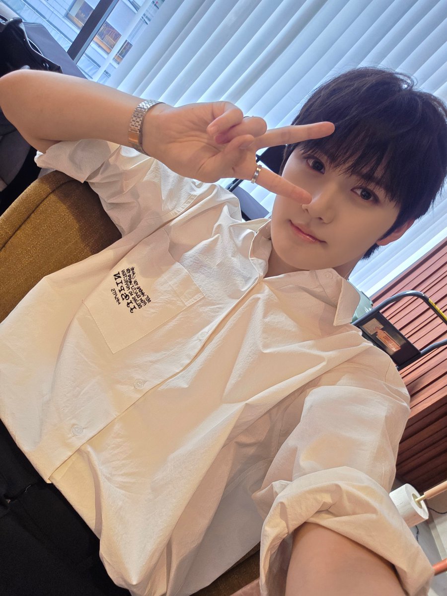 AEN_now's tweet photo. 이따가 나랑 같이 뮤비 볼 사람~~?

#AEN #에이엔 #エイエン
#BOMIN #보민 #ボミン https://t.co/COAQUeESsU