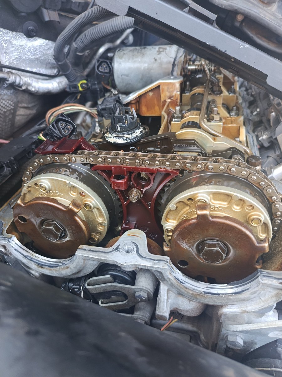 EgoHumphrey's tweet photo. Dealing with leaks here and there. Top cover and oil filter housing gasket replacement. https://t.co/DvqHdktk6A