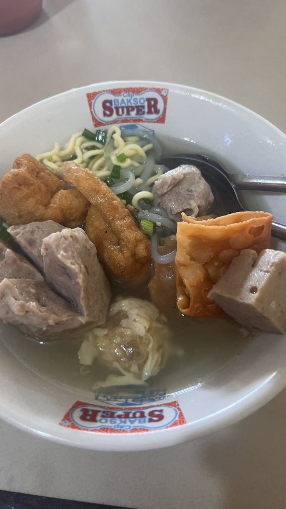 fluffouriite's tweet photo. Bakso 🤤 https://t.co/oiBMYAMrBg