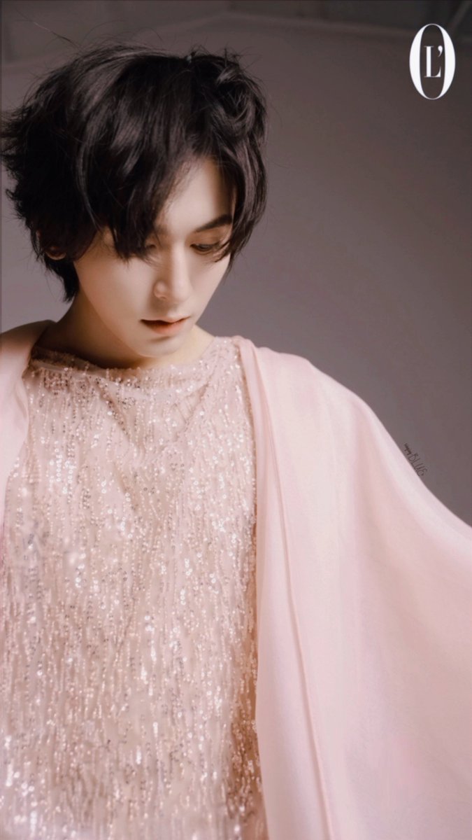 SingingBLUEs222's tweet photo. #ZhangZhehan  #张哲瀚 
#山河令 https://t.co/tVSbcovNq0