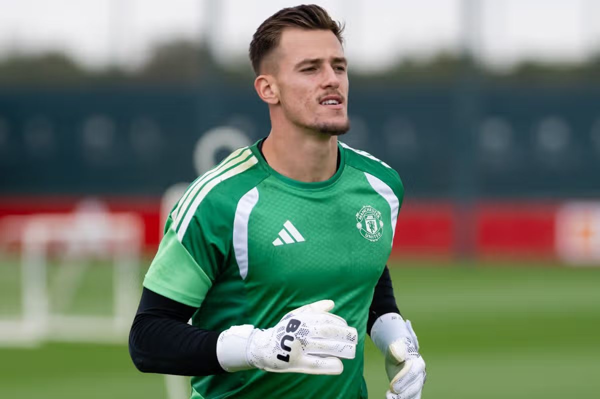 FrankEra_'s tweet photo. 🚨💰 | BREAKING:

Radek Vitek to Middlesbrough is worth up to £14M (with bonuses).  

#MUFC retain a 35% sell on, matching rights and a buy back-option.  

[@DanyalHKhan/@SkySports_Keith] https://t.co/OpSxQHwuZr