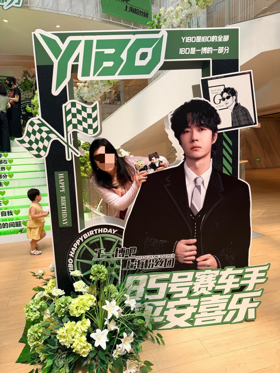 Aorjang's tweet photo. ต๊ะเอ๋ พิป๋อออออ เต็มห้างเยยค่า 😍💚💚💚

#WangYibo #หวังอี้ป๋อ #王一博 https://t.co/gieLedVNpC