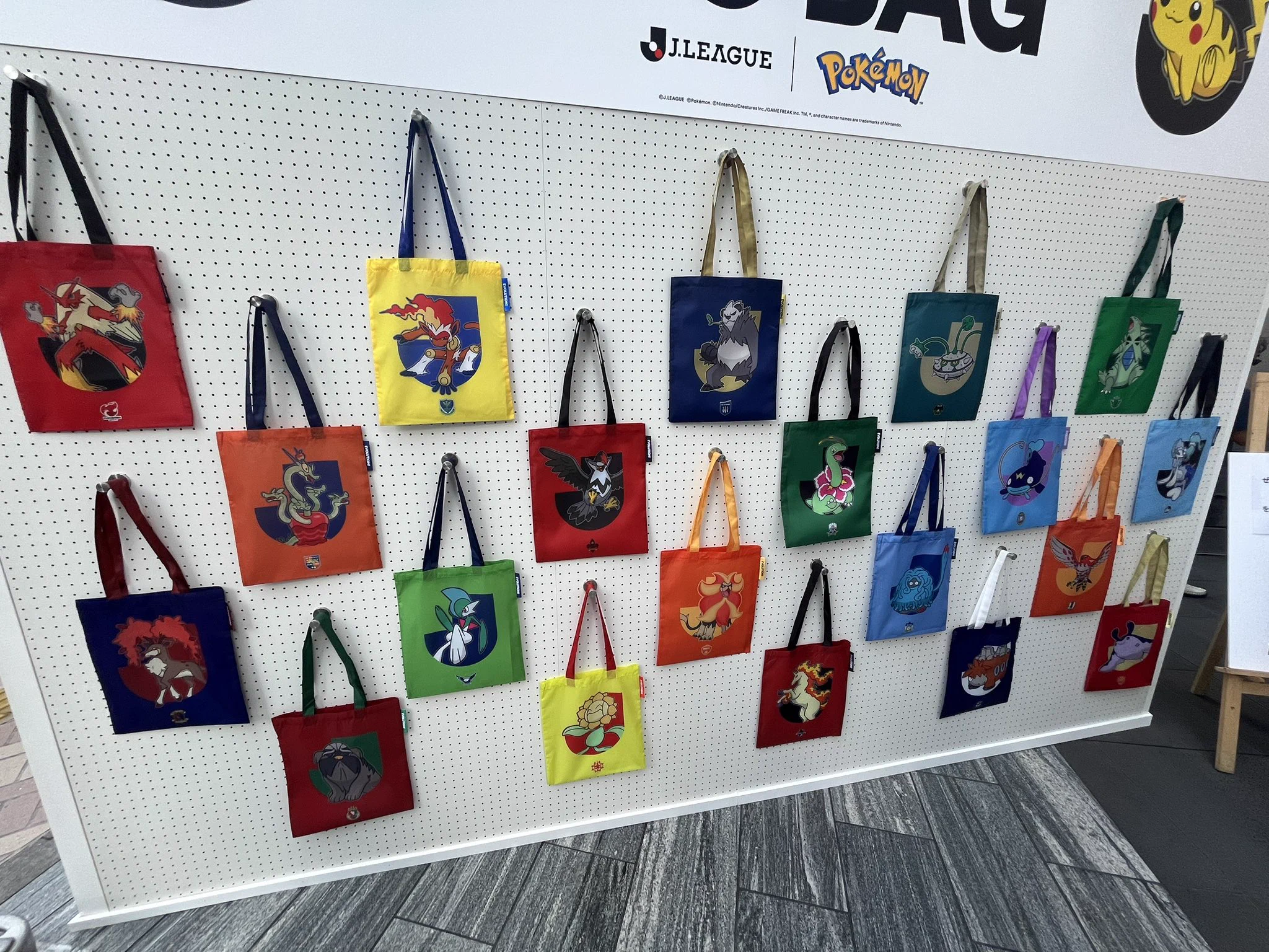 渋谷でJリーグ×ポケモンコラボ エコバッグ抽選が大盛況
