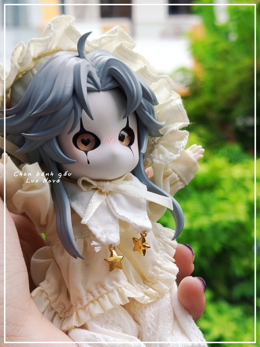 chonbanhgau27's tweet photo. One of his two antenna hairs had fallen out 💔

#thefreakcircus #tfc #pierrot #tfcpierrot #ob11 https://t.co/uZUsLrJi9U