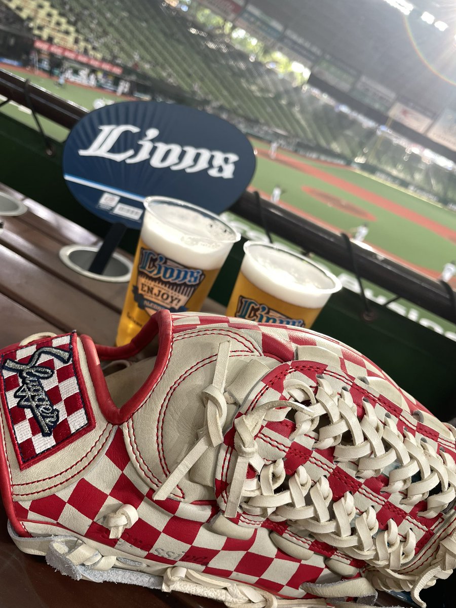 junihras's tweet photo. 今日こそファウルボール獲るぞ！ https://t.co/JNJ03cHxo3
