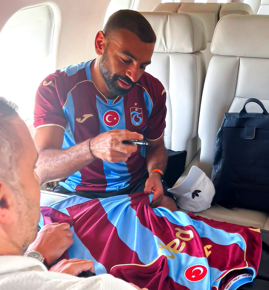 nexustransfer's tweet photo. Kaya Çilingiroğlu: "Salah, Trabzonspor'a hayırlı olsun.

Beşiktaş'ı Allah kurtardı." https://t.co/CikhPOFdCe