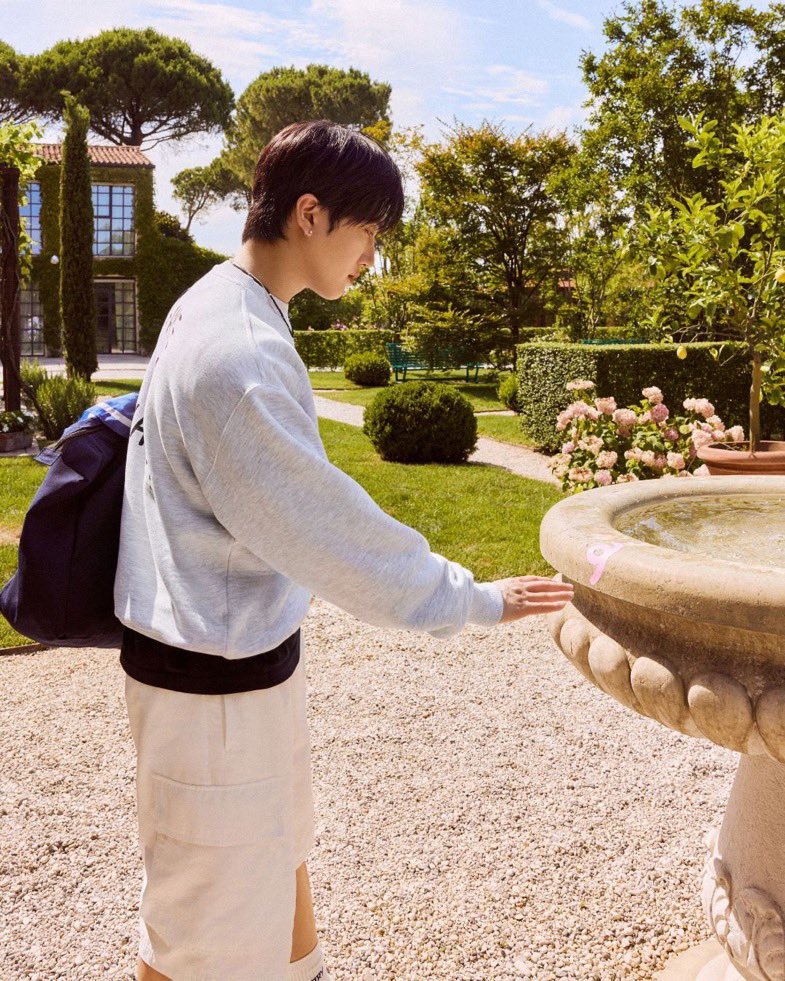 skzpopbase's tweet photo. Changbin looks gorgeous in new AUTRY Instagram update!✨

#CHANGBINxAUTRY https://t.co/Mf3S39MZcC