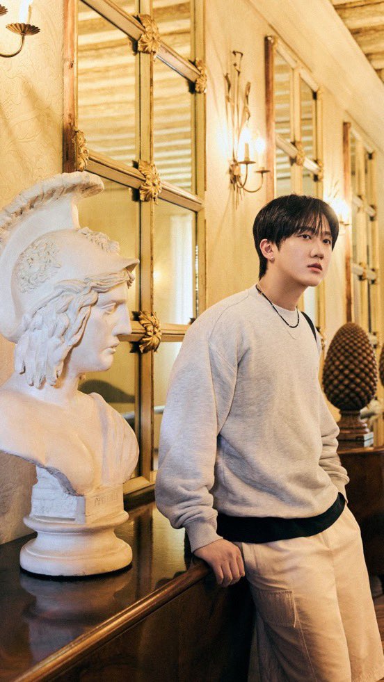 skzpopbase's tweet photo. Changbin looks gorgeous in new AUTRY Instagram update!✨

#CHANGBINxAUTRY https://t.co/Mf3S39MZcC